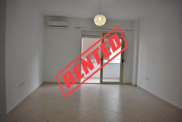 Apartament 1+1 me qira pjes&euml;risht i mobiluar ne rrugen Bilal Sina tek Kopshti Zoologjik ne Tira